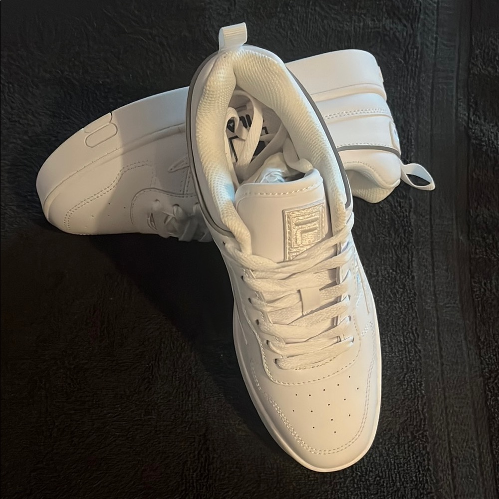 Men's / Women White Athletic Shoes